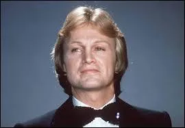 Cette année-là, de quoi le chanteur était-il joyeux ?