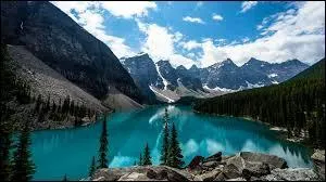 Par combien d'océans le Canada est-il entouré ?