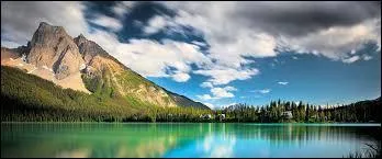 En 2015, peut-on dire que ce pays compte plus de 30 millions d'habitants ?