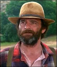 Jacques Dynam a aussi donné sa voix à l'acteur américain Victor French, dans le rôle de Mr Edwards. De quelle série télévisée s'agit-il ?