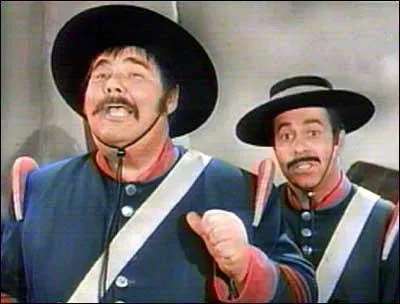 De 1957 à 1959 dans la série Zorro, Jacques Dynam est la voix du caporal Reyes ( personnage de droite). Qui est le personnage qui se trouve à coté du caporal Reyes ?