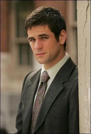 Dans série joue-t-il ?