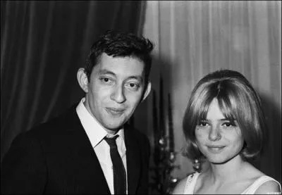 « Poupée de cire, poupée de son » (France Gall et Serge Gainsbourg) fut huée aux répétitions mais triompha au « Concours Eurovision de la chanson » en 1965. La chanteuse représentait la France.