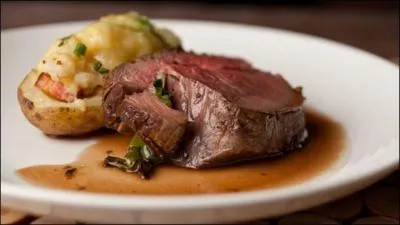 Le fil passe par mon premier.
Mon second est le contraire de "tard".
Mon troisième, taillé à 57 facettes, est monté en bijou.
Mon tout, épaisse tranche de filet de buf grillée, ravira les amateurs de viande.