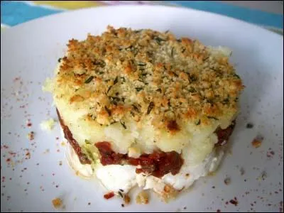 Je coupe la tarte et vous donne mon premier.
Mon second ne sait pas dire la vérité.
"Teiller" est synonyme de mon troisième.
Mon tout, purée de pommes de terre garnie d'un hachis de viande ou de poisson, est gratiné au four.