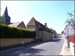 Nous partons faire un tour dans le Bocage Bourbonnais. Je vous emmène à Franchesse, village de l'arrondissement de Moulins situé en région ...