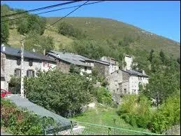 Tout petit village Catalan de 9 habitants, Urbanya se situe en région ...