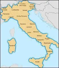 Dans quelle partie de l'Italie Mussolini se réfugie-t-il afin de créer un nouveau gouvernement ?