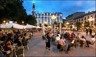 Quel est le nom de cette place ?