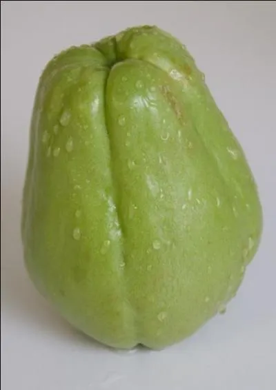 Ce fruit est aussi appelé chayote :