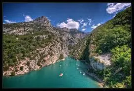 Si le mois d'août tarit les fonts, que ne fait-il pas ?