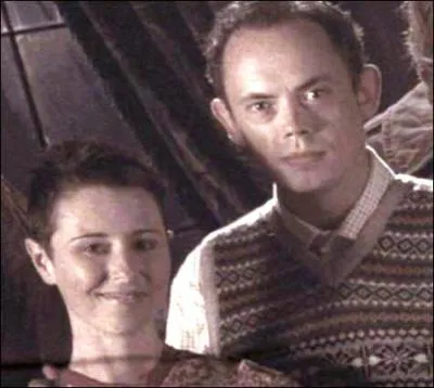 Au moment où Sirius Black décide d'évincer Remus Lupin des discussions, quelle est l'autre famille de sorciers dont le fils est aussi visé par la prophétie du Professeur Trelawney rapportée par Severus Rogue à Lord Voldemort ?