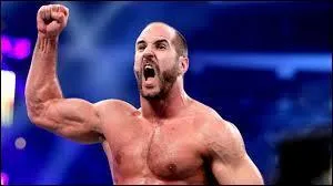 Contre quel catcheur effectua-t-il son premier combat ?