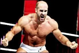 Dans son gimmick, comme salue-t-il le public ?