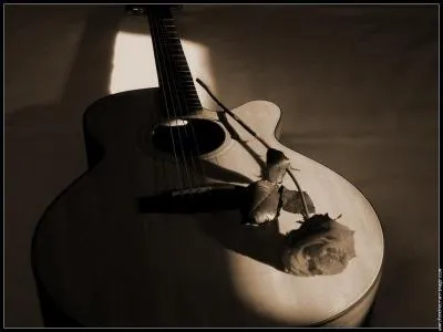 Qui chantait " N'essaie pas, mon amour, de l' saisir, mais garde toujours le souvenir" ?