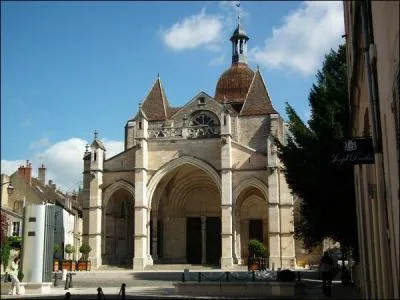 Le département de la Côte-d'Or n'est pas limitrophe de celui :