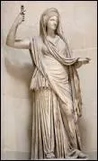 Cette sur de Zeus est considérée comme la déesse du feu et du foyer.