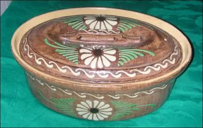 Plat traditionnel alsacien à base de pommes de terre, de viandes et de légumes mélangés :