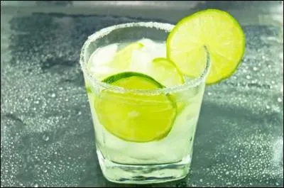 Qu'additionne-t-on au gin pour boire un gin fizz ?