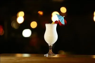 Quel jus de fruit additionnerez-vous à votre rhum blanc et à la crème de coco pour savourer une piña colada ?