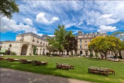 Votre amie Isabelle vous a envoyé une belle carte postale de Vittel, dans quelle département est-elle ?