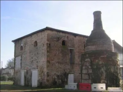 La ville de Gradignan autrefois connue pour ses poteries est située dans :