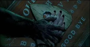 Qui veut tordre la main de Lane et qui vient l'aider ?