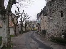 Le village Ardéchois de Valvignères se situe en région ...