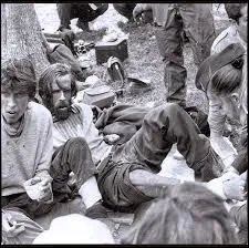 Octobre 1972, les quelques survivants d'un crash aérien en pleine montagne, se résolurent à se nourrir des cadavres des victimes pour ne pas mourir de faim. Cet acte leur permit de survivre jusqu'à l'arrivée des secours, plus de deux mois plus tard. Dans laquelle de ces chaînes de montagnes américaines ce crash a-t-il eu lieu ?