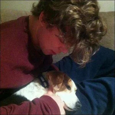 Comment s'appelle le chien d'Ashton ?