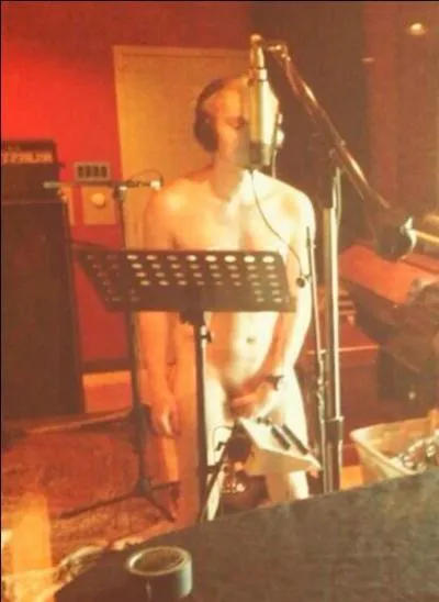 Quelle chanson Michael chantait-il étant nu ?