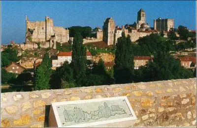 Dans le temps, en Poitou-Charentes-Vendée, que signifier le verbe rousinàe ?