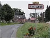 Nous entrons à Urvillers. Commune Axonaise, dans la Plaine ondulée du Vermandois, elle se situe en région ...