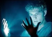 Et quel est le titre de ce film de science-fiction produit par Steven Spielberg et Michael Bay ?