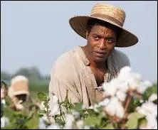 Quel drame historique traitant de l'esclavagisme aux Etats-Unis a notamment reçu l'Oscar du meilleur film en 2014 ?