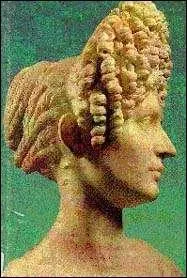 Qui était l'épouse de l'empereur Auguste, elle meurt à l'âge de 86 ans, son culte resta populaire ?