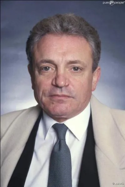 Fut le présentateur du Dimanche sur la deuxième chaîne.