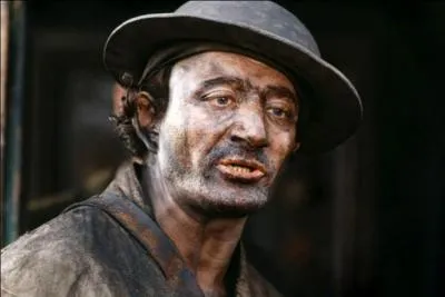 Quel est ce héros de roman travaillant dans une mine du Pas-de-Calais qui se lance dans l'action révolutionnaire ?