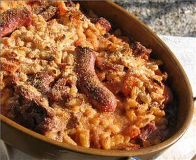 A quelle figure de style correspond la phrase "Ce cassoulet est le régal des dieux" ?