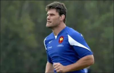 Dans quel sport s'est illustré Fabien Pelous ?