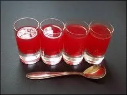 Lequel de ces fruits comporte une variété nommée "sanguine", appellation due à la couleur rouge sang de sa chair ?