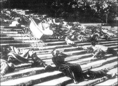 Cette scène dramatique d'un landeau dévalant un escalier est l'une des plus célèbres du cinéma mondial, aussi a-t-elle sa place ici. C'est celui...