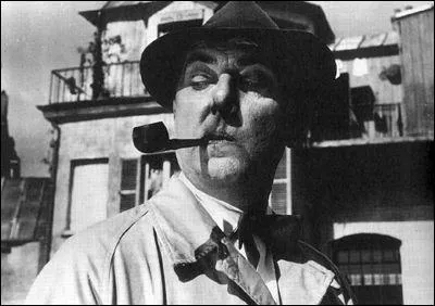 Si l'on regarde bien derrière le héros du film, on voit la maison où il vit, et les innombrables escaliers qu'il doit emprunter pour rejoindre son appartement sous les toits. Ce sont ceux...