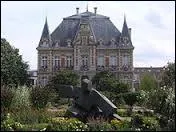 Je vous emmène dans l'arrondissement de Nanterre, à Rueil-Malmaison.Nous serons dans le département ...