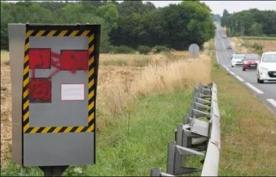 Combien de radars fixes ont été tagués dans la Vienne en juillet ?