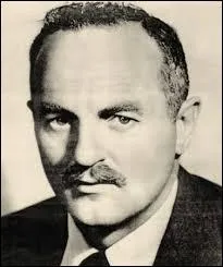 Décembre : Dans quel domaine Darryl F. Zanuck a-t-il construit sa notoriété ?