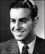 Mars : Comment s'appelait le groupe dirigé par Ray Ventura ?