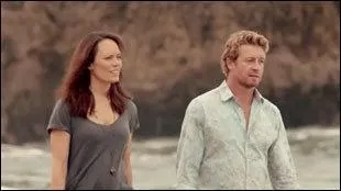 Alors qu'il est dans ce pays, il rencontre une femme qui lui dit de revenir aux États-Unis. Qui est-elle ?