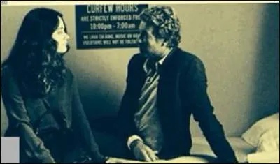 À la fin de l'épisode, Lisbon lui annonce qu'ils sont pris tous les deux au FBI. Elle lui offre un cadeau. Qu'est-ce que c'est ?