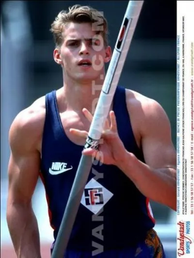 Médaillé d'or français aux jeux olympiques, au saut à la perche, en 1996 à Atlanta.